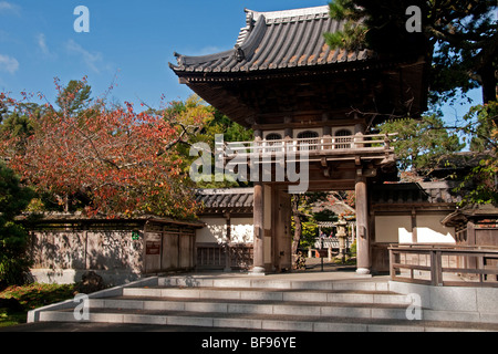 Eintritt in den japanischen Teegarten im Golden Gate Park in San Francisco. Die Jahreszeit ist der Herbst. Stockfoto