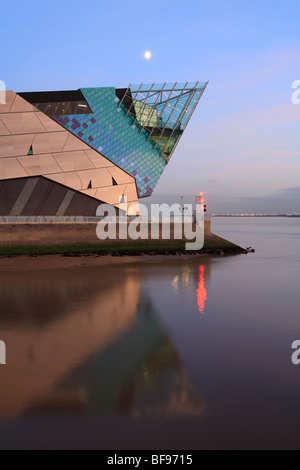 Die tiefen Submarium in der Nacht, Kingston upon Hull, East Yorkshire, England, UK. Stockfoto