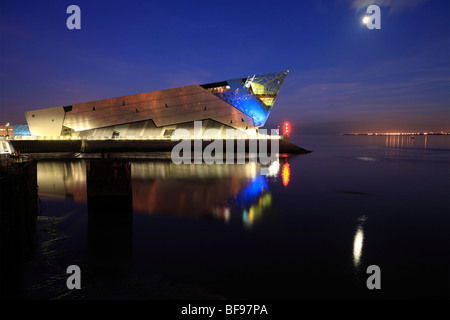 Die tiefen Submarium in der Nacht, Kingston upon Hull, East Yorkshire, England, UK. Stockfoto