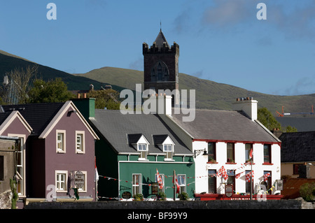 traditionellen bunten irischen Häuser direkt am Meer in Dingle Stadt, Kerry, Irland Stockfoto