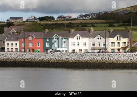 traditionellen bunten irischen Häuser direkt am Meer in Dingle Stadt, Kerry, Irland Stockfoto