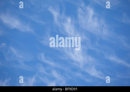 Blauer Himmel mit Wolken Stockfoto