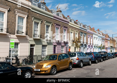 Reihe von bunten Reihenhäuser in Hartland Road in Camden, London, England, UK Stockfoto