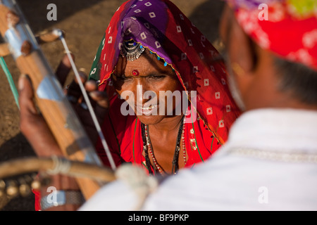 Musiker auf dem Kamel Messe in Pushkar in Rajasthan Indien Stockfoto