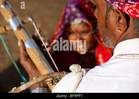 Musiker auf dem Kamel Messe in Pushkar in Rajasthan Indien Stockfoto