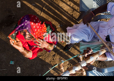 Musiker auf dem Kamel Messe in Pushkar in Rajasthan Indien Stockfoto