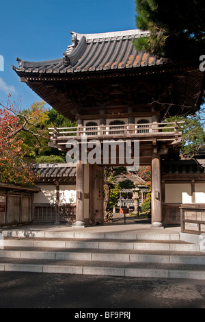 Eintritt in den japanischen Teegarten im Golden Gate Park in San Francisco. Die Jahreszeit ist der Herbst. Stockfoto