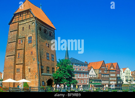 Der alte Wasserturm Abtswasserkunst in Lüneburg in Norddeutschland wurde 1530 erbaut. Stockfoto