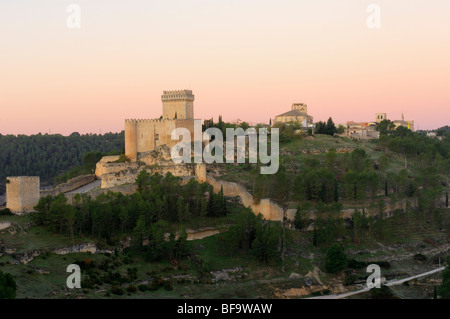 Marques de Villena Schloss (jetzt Parador Nacional, ein staatliches Hotel), Alarcon. Cuenca Provinz, Region Kastilien-La Mancha, Spanien Stockfoto