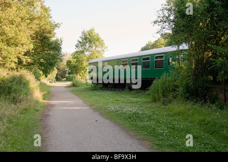 Alten Eisenbahnwagon auf tiefen Link Radweg in Sussex Stockfoto