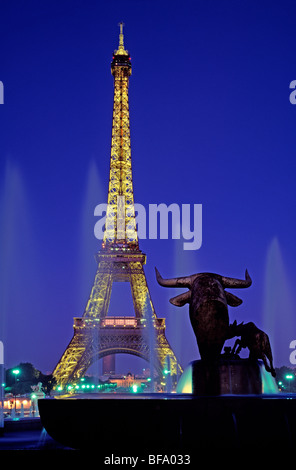 Eiffelturm in der Nacht Paris Frankreich Stockfoto