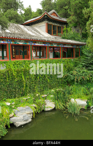 The Yong' an chinesischer Pavillon im Beihai Park auf Qionghua (Jade Blumeninsel), Peking CN Stockfoto