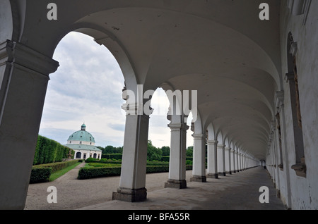 Arkaden Kolonnade im Barock Blumengarten (Kvetna Zahrada oder Libosad) in Kromeriz, Tschechien Stockfoto