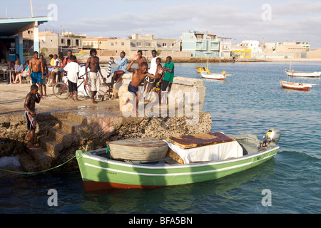 Am Hafen von Sal Rei, Capitale von Boa Vista, Kap Verde Stockfoto