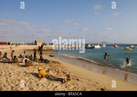 Am Hafen von Sal Rei, Capitale von Boa Vista, Kap Verde Stockfoto