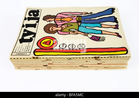 Stapeln von alten Ausgaben Ty ich Ja, "You and Me" illustriert polnischen Zeitschriften aus 60er, 70er Jahre, vordere Abdeckung von J. Młodzieniec Polen, EU Stockfoto