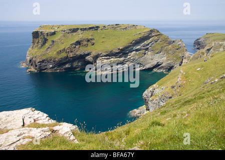 Tintagel Kopf enthält die Überreste von einem Kloster und Burg Nord Cornwall Südküste England Stockfoto