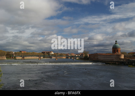 Fluss Garonne, Toulouse: Bazacle Wehr Wasserkraftwerk, Dome De La Grave Haute-Garonne, Midi - Pyréneés, Occitanie, Frankreich Stockfoto