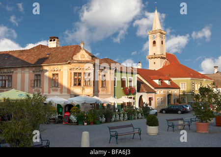 Gebäude auf dem Hauptplatz, Rost (Ungarisch: Anlagen) auf den Neusiedler See, Burgenland, Österreich Stockfoto