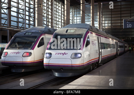 High-Speed Zug RENFE, Bahnhof Atocha, Madrid, Spanien Stockfoto