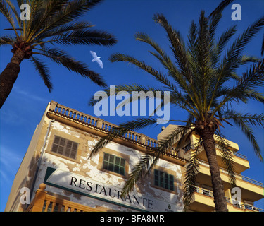 ES - MALLORCA: Restaurant Detail entlang der Strandpromenade in Playa de Palma Stockfoto