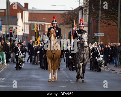 Zwei berittene Polizisten in zeremoniellen Uniform führt der Remembrance Day parade Redcar Cleveland UK Nov 2009 Stockfoto