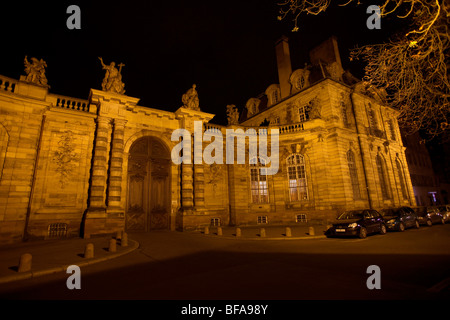 Straßburg Cathedrale de Notre Dame, Nebengebäude, nachts beleuchtet. Alsace france.099739 Strasbourg Stockfoto