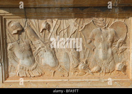 Basrelief auf Säule Podest, Südfassade Palacio Carlos V (Charles V Palast), der Palast von Alhambra, Granada, Andalusien, Spanien Stockfoto