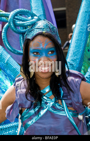 Mitglieder aus der ELIMU Straße Teppiche schweben den Notting Hill Carnival 2009 Stockfoto