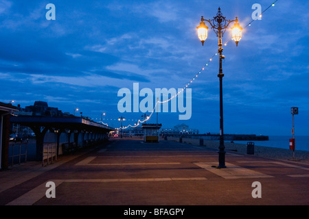 Sonnenuntergang an der Strandpromenade an Küste von Southsea, Hampshire, England. Stockfoto