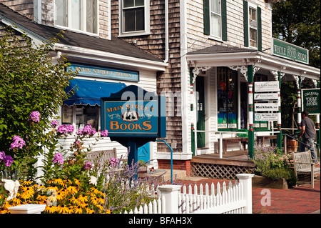 Malerische Geschäfte entlang der Hauptstraße, Orleans, Cape Cod, Massachusetts, USA Stockfoto