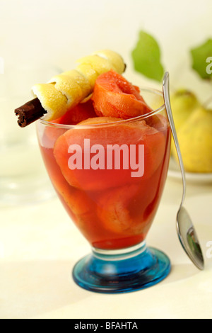 Quitte und Sirup. Rezept zur Verfügung. Stockfoto