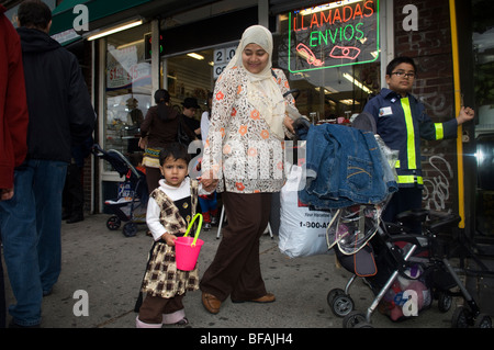 20. ordentliche Jackson Heights-Halloween-Parade in Queens, New York Stockfoto