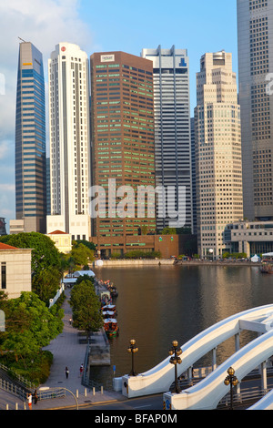 Asien, Singapur, Singapur Skyline, Elgin Bridge und Financial District - erhöhten Blick Stockfoto