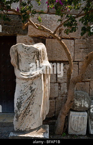 Kopflose Statue in Burg Neratzia baute eine Festung aus dem 14. Jahrhundert von Ritter Hospitaller in Kos Griechenland Stockfoto