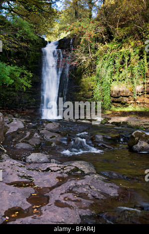 Wasserfälle in der Nähe von Abercynafon in Brecon Beacons in mid Wales am sonnigen Tag Stockfoto