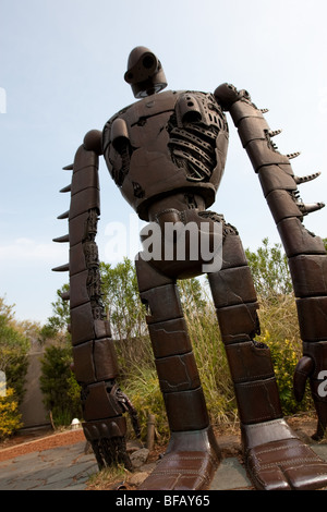 Statue der "Roboter Soldier", aus dem Animationsfilm "Laputa Castle in the Sky", auf dem Dach top Garten der Ghibli-Museum, Tokyo Stockfoto