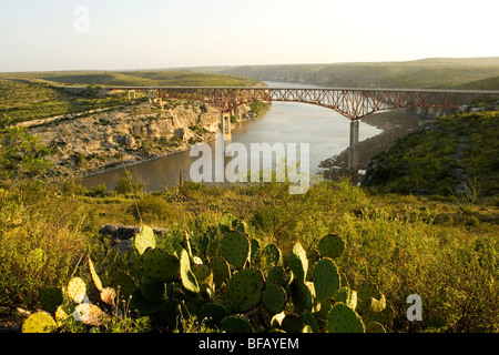 Die Hochbrücke über den Pecos River am Highway 90 in der Nähe von Del Rio Stockfoto