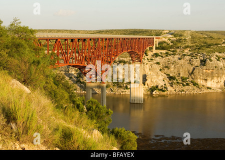 Die Hochbrücke über den Pecos River am Highway 90 in der Nähe von Del Rio Stockfoto