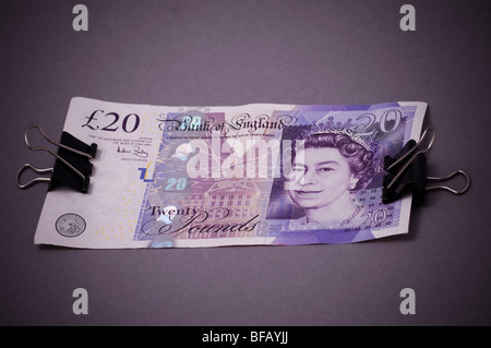 Britische zwanzig Pfund-Banknote mit Bulldog Clips begrenzt Stockfoto