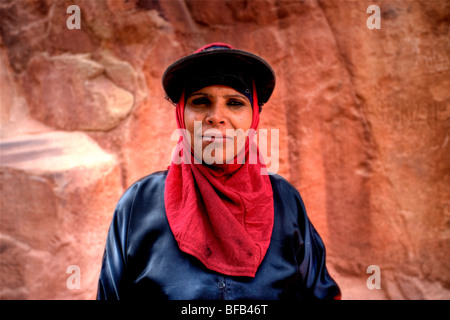 Beduinen Frau, Wadi Al-Farasa, Petra, Jordanien Stockfoto