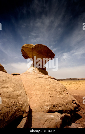 Mushroom Rock, Sandstein-Denkmal, Wadi Rum, Jordanien Stockfoto