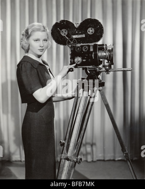 Schauspielerin Mary Carlisle Kameramann mit der Filmkamera Stockfoto