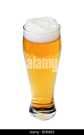 Glas Bier isoliert auf weiss Stockfoto