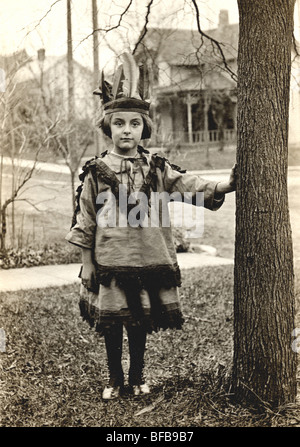 Kleines Mädchen, gekleidet in indisches Kostüm Stockfoto