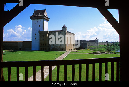 Estland - 13. Jahrhundert Burg Narva an der estnisch-russische Grenze Stockfoto