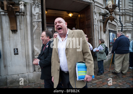 Postangestellten demonstrieren gegen die Teil-Privatisierung der Royal Mail in Westminster. Billy Hayes & Dave Ward von der CWU Stockfoto