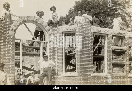 Backstein-Gebäude im Bau Stockfoto