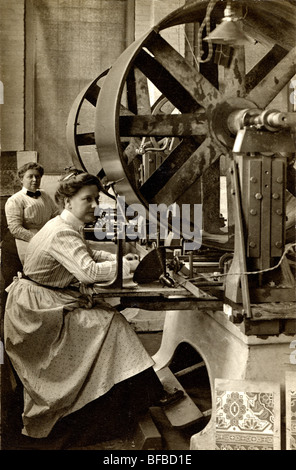 Arbeitnehmerinnen in Sweatshops arbeiten Stockfoto