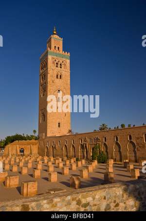 Marrakesch, Marokko - Koutoubia-Moschee und dem maurischen Minarett erbaut im 12. Jahrhundert. Stockfoto